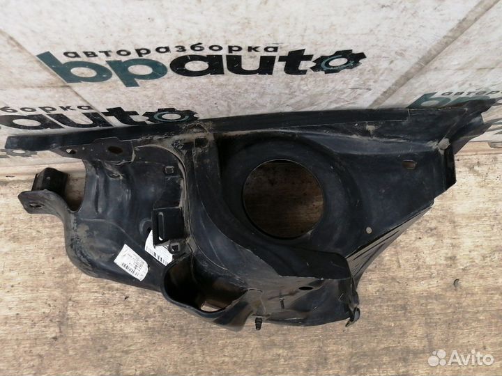 Брызговик крыла передний правый чашка 6C0 805 116