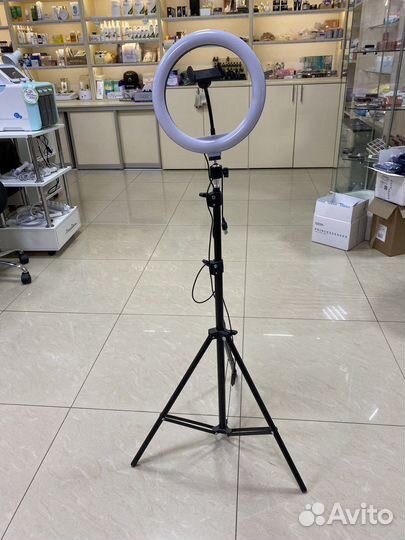 Кольцевая LED лампа со штативом