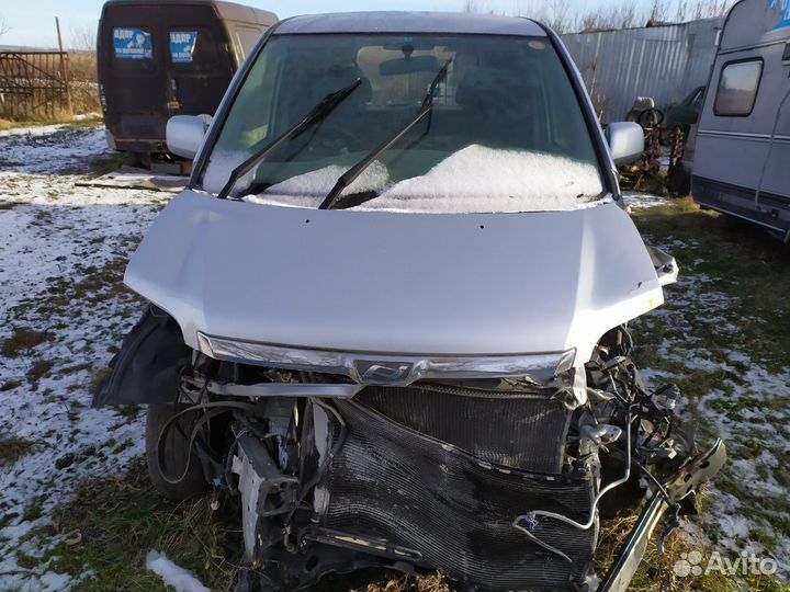 Toyota Noah двери