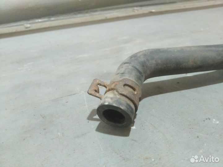 Патрубок системы охлаждения Renault Sandero 1 2010