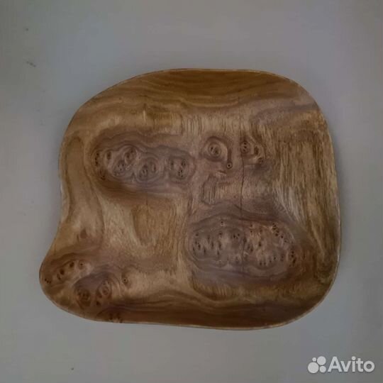 Деревянное блюдо