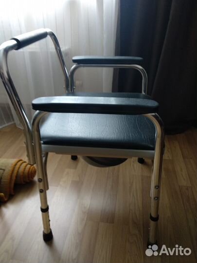 Кресло туалет, ходунки шагающие и трость