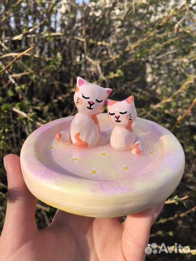 Тарелка из глины с эпоксидной смолой