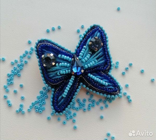 Брошь ручной работы из бисера