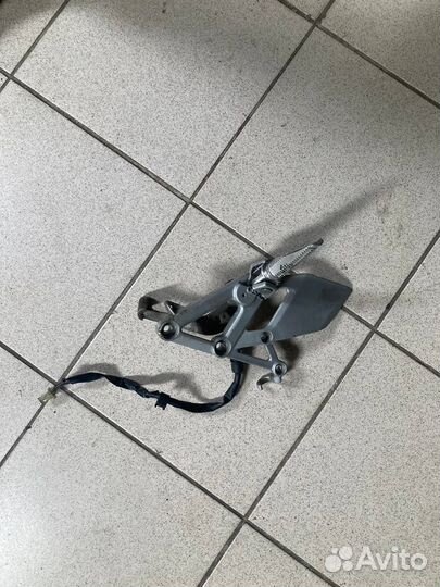 Правая передняя подножка Honda CBR 600 F3