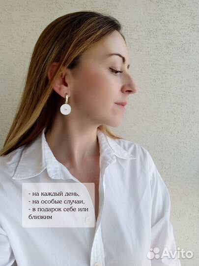 Серьги с белой эмалью и фианитами