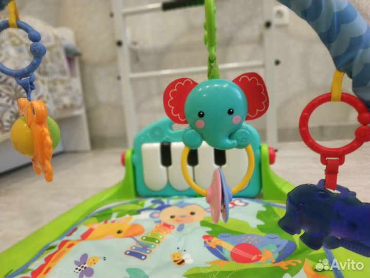 Развивающий коврик fisher price с пианино