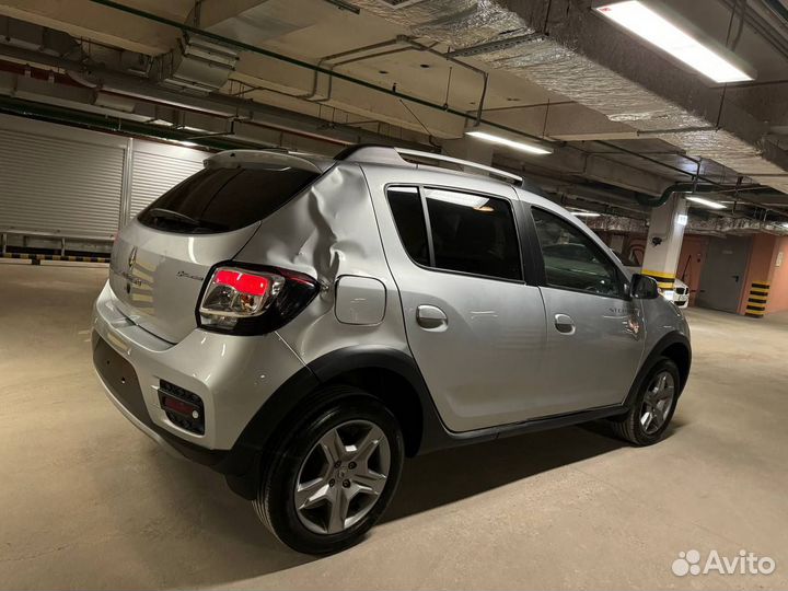 Renault Sandero Stepway 1.6 МТ, 2021, битый, 52 338 км