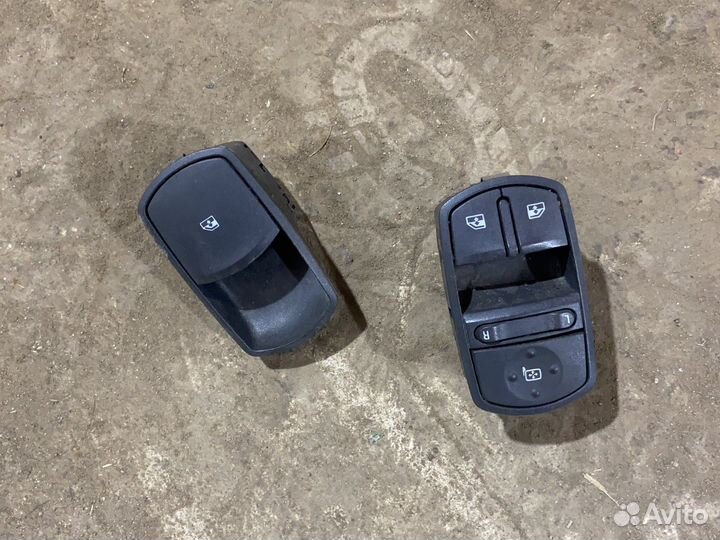 Блок управления стеклоподъемниками Opel Corsa D