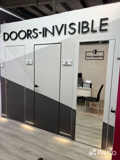 Скрытые двери invisible с зеркалом