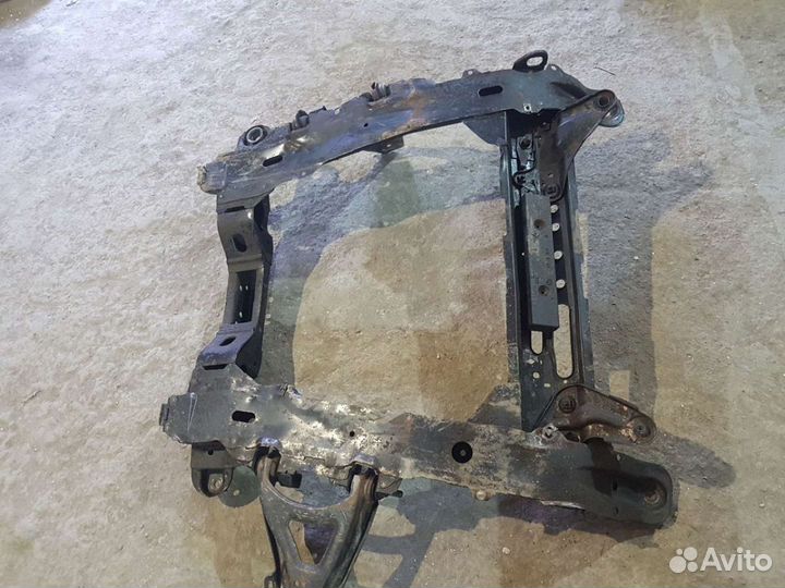 Подрамник передний Renault Megane 1