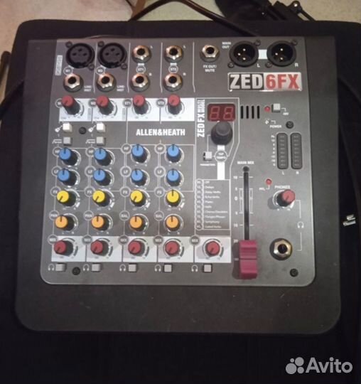 Аналоговый микшерный пульт Allen Heath ZED 6 FX