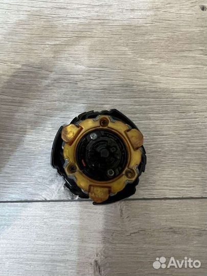 Бейблэйд бёрст волчок валькирия