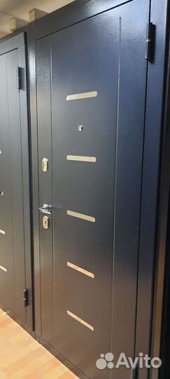 Дверь входная, 7,5 см. с зеркалом, со склада