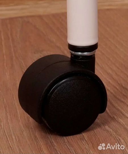 Этажерка на колесиках