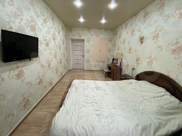 4-к. квартира, 75 м², 1/1 эт.