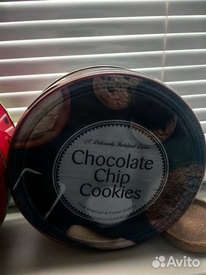 Жестяные банки из под печенья