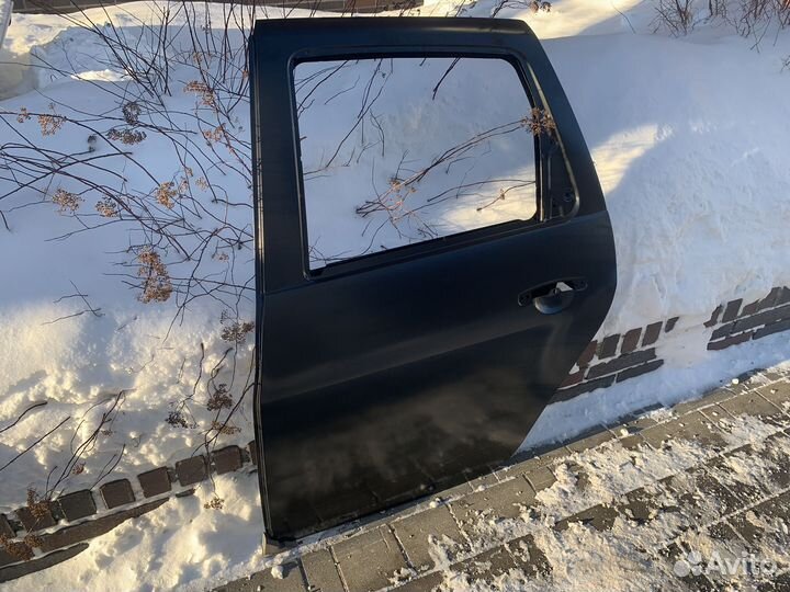 Дверь задняя левая на Renault Duster 1