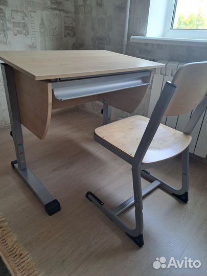 Растущая парта и стул