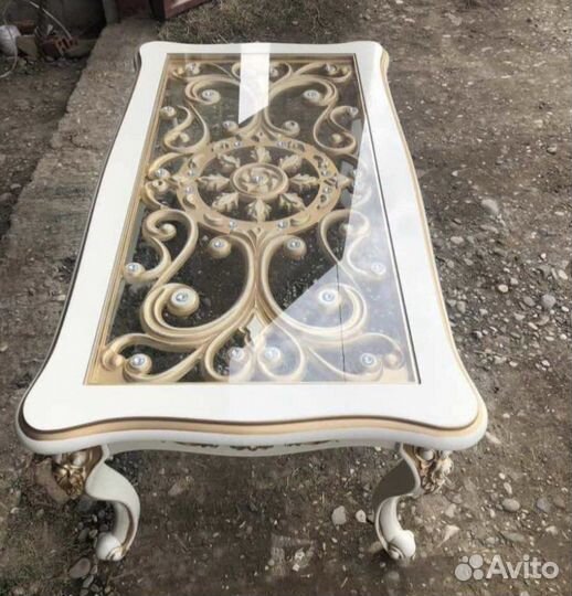 Стол и стулья