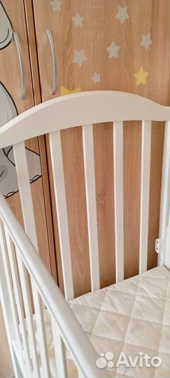 Детская кровать с маятником