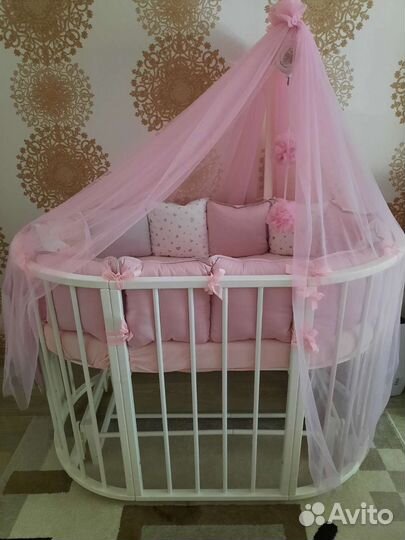 Детская кроватка с маятником