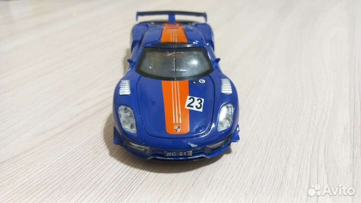 Модель Porsche 918 1:32