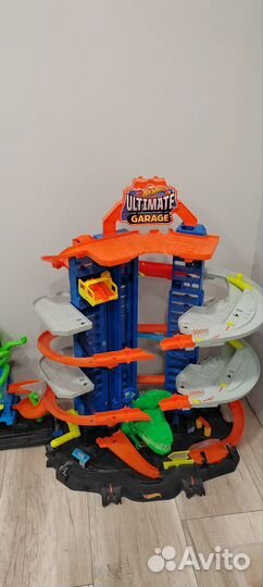 Hot wheels невообразимый гараж, мойка и др