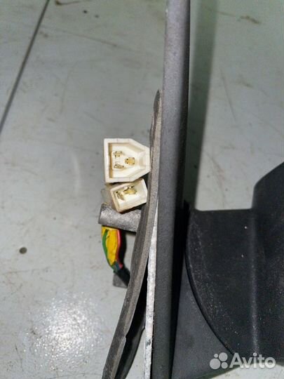 Зеркало заднего вида левое