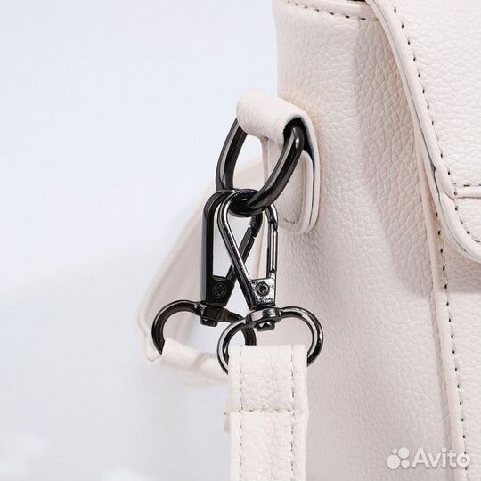 Сумка женская на магните, цвет белый