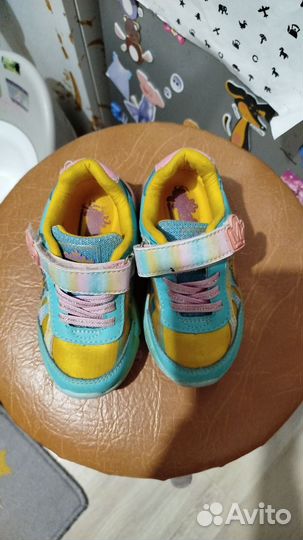Кроссовки для девочки