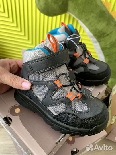 Новые демисезонные ботинки