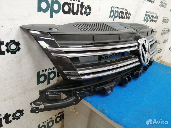 Решетка радиатора 5N0853653E Volkswagen Tiguan I