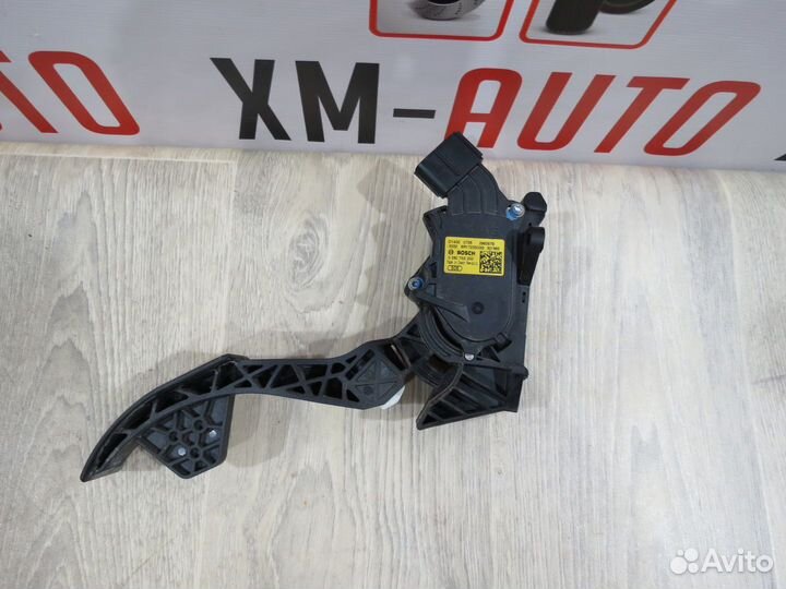 Педаль газа Skoda Rapid