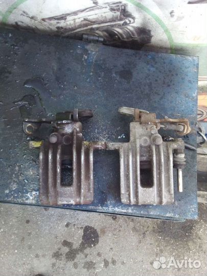 Фольксваген пассат Б 5 2000г суппорта задние