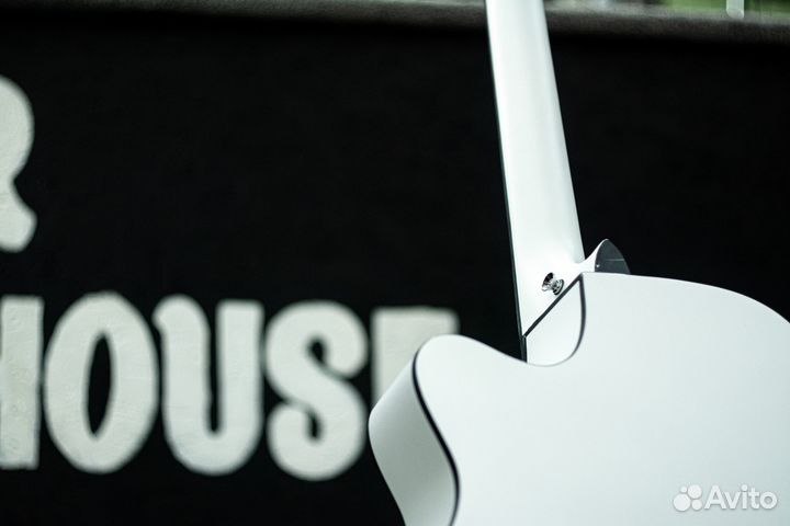 Акустическая гитара