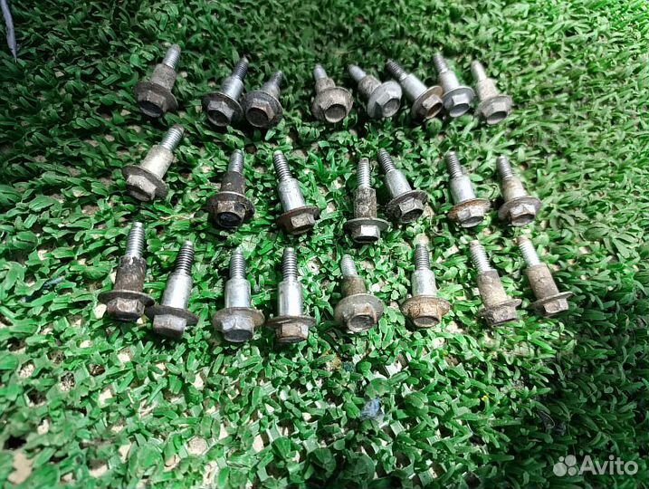 Болт крышки грм Nissan Pathfinder