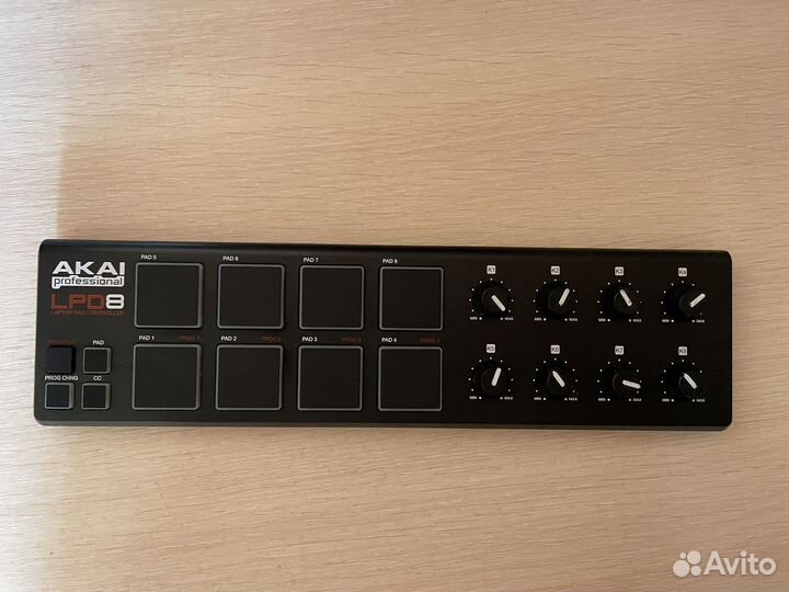 Akai PRO LPD8MK2 миди-контроллер