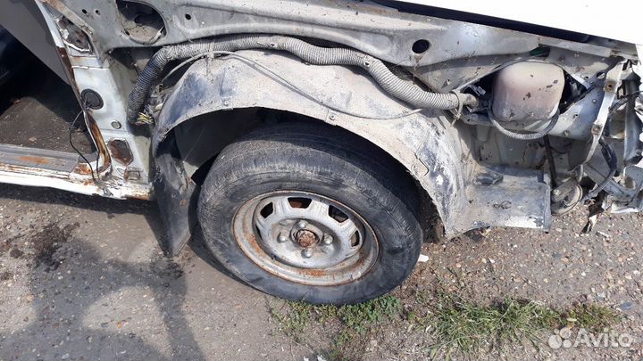 Локеры (защита крыла ) nissan bluebird veu11