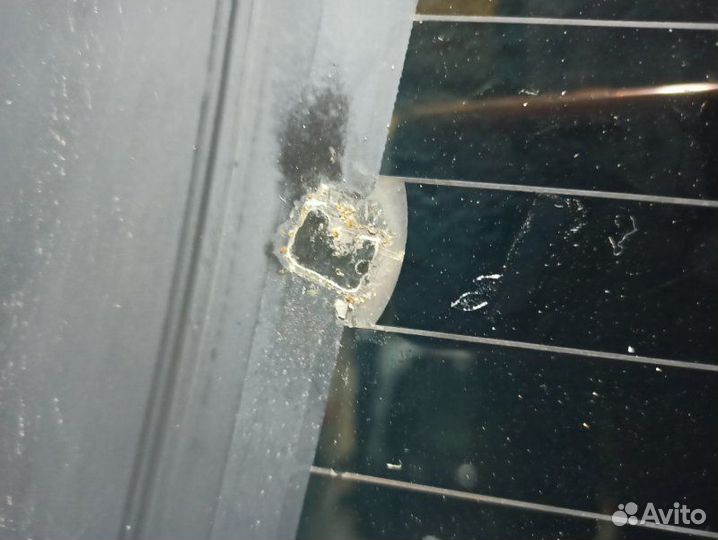 Стекло заднее Cadillac Escalade 3