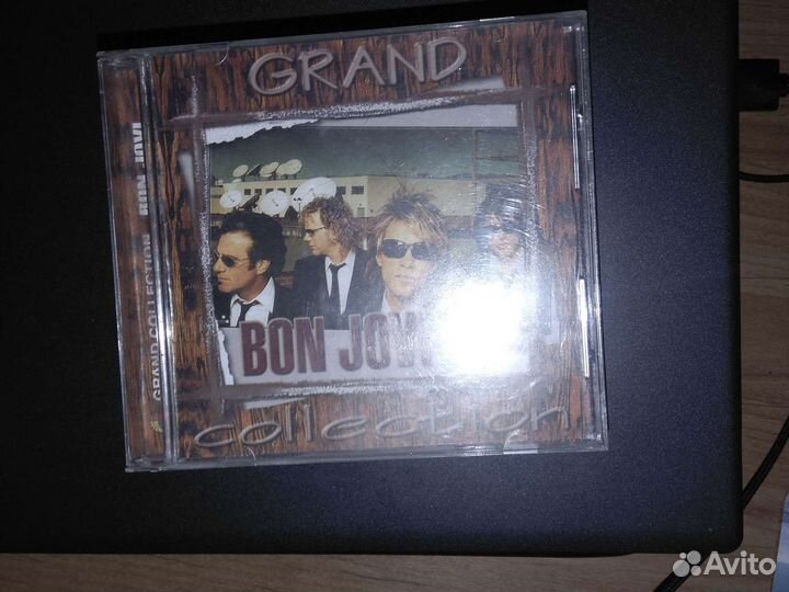 Диски различных музыкальных исполнителей