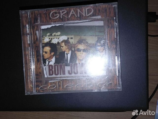 Диски различных музыкальных исполнителей