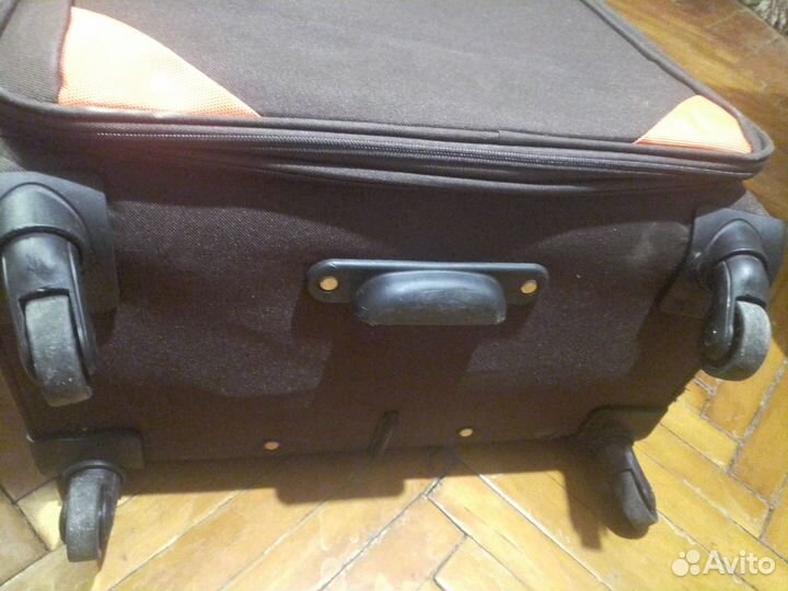 Чемодан облегчённый на четырех колесах L