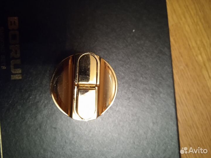 Зажигалка и пепельница