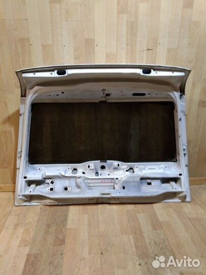 Крышка дверь багажника Volvo