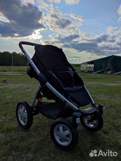 Прогулочная коляска с надувными колесами