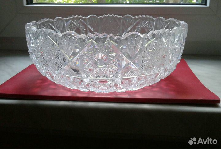 Большая хрустальная салатница