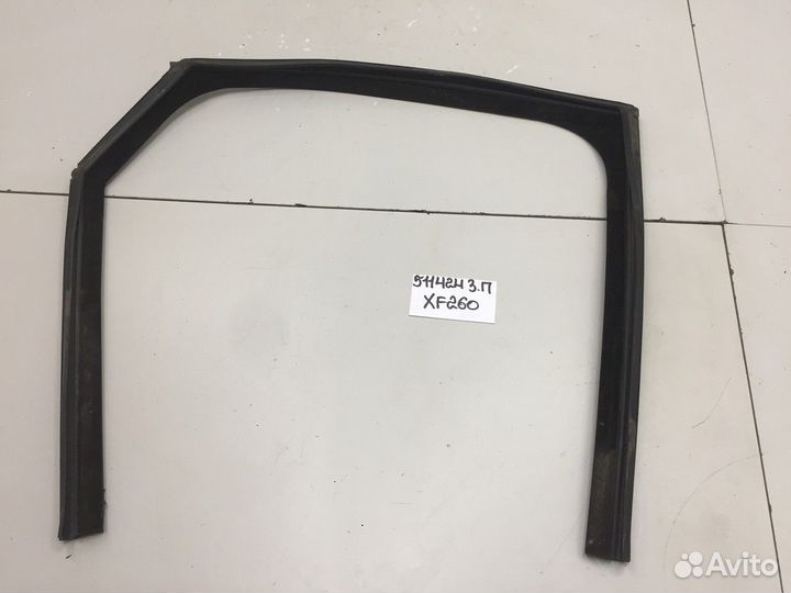 Уплотнитель двери задний правый (Jaguar XF)