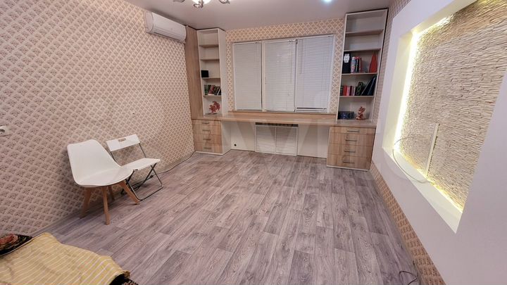 2-к. квартира, 54 м², 3/6 эт.