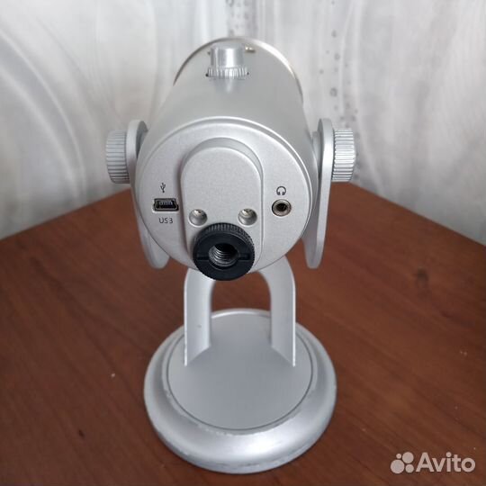 Студийный микрофон Blue yeti